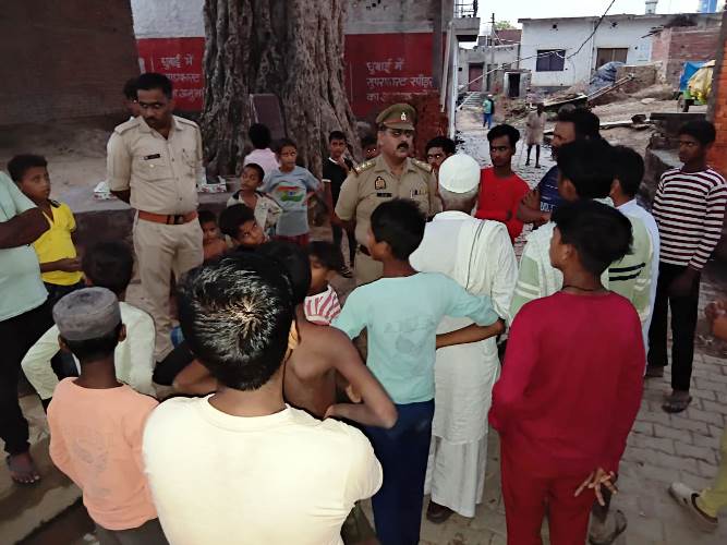 हसायन में मुहर्रम के जुलूस को लेकर पुलिस सतर्क, कोतवाली प्रभारी ने किया मार्ग का निरीक्षण