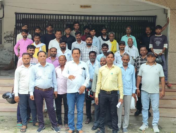 हसायन : नगला मोती में बारातघर निर्माण को लेकर उपजा विवाद, ग्रामीणों ने जिलाधिकारी को सौंपा ज्ञापन