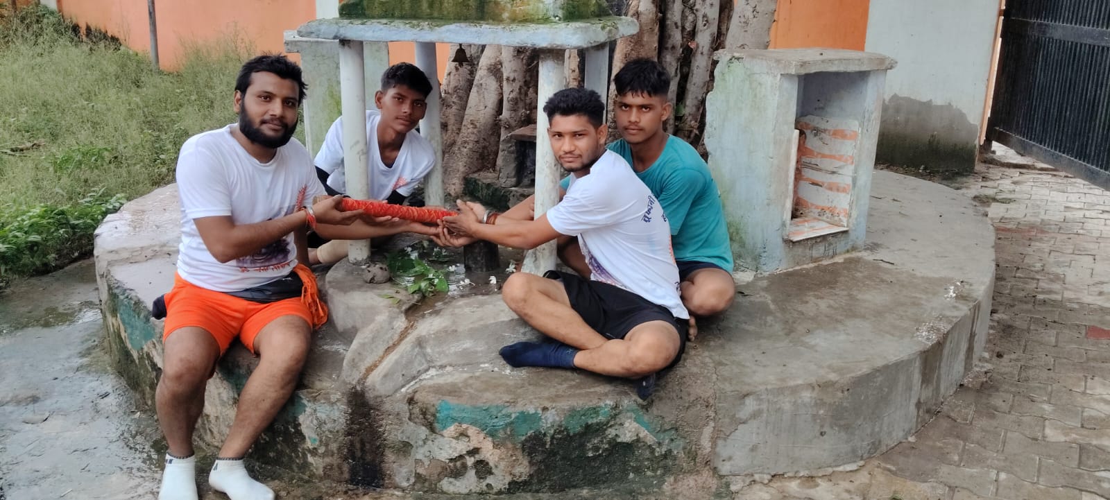 हसायन : श्रावण के पहले सोमवार पर शिवभक्तों ने किया गंगाजल से अभिषेक, जयकारों से गूंजे शिवालय