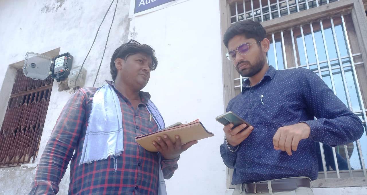 हसायन में स्मार्ट मीटर लगाने के कार्य का एसडीओ ने किया निरीक्षण