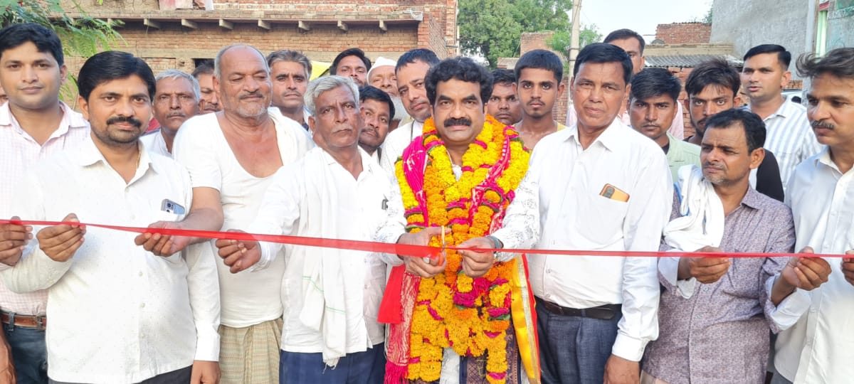 अर्जुनपुर में सीसी रोड और नाले का लोकार्पण, ब्लॉक प्रमुख रामेश्वर उपाध्याय का हुआ स्वागत
