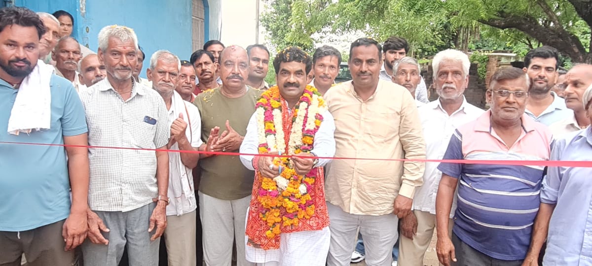 ग्राम नगला दया में सीसी टाइल्स सड़क का लोकार्पण, ग्रामीणों ने किया ब्लॉक प्रमुख का भव्य स्वागत