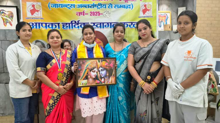 जायंट्स ग्रुप ऑफ़ हाथरस डायमंड ने चिकित्सकों और चार्टर्ड अकाउंटेंट्स का किया अभिनंदन
