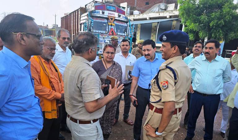 केलोरा चौराहा पर लगेगी ठाकुर मलखान सिंह की प्रतिमा, डीएम व विधायक ने किया स्थलीय निरीक्षण, एसपी रहे मौजूद