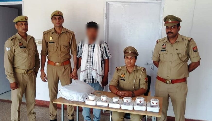 मोबाइल और सिम चोरी कर UPI फ्रॉड करने वाला गिरफ्तार, ₹19 लाख की ठगी का हाथरस पुलिस ने किया पर्दाफाश, सोने के जेवर व नकदी बरामद