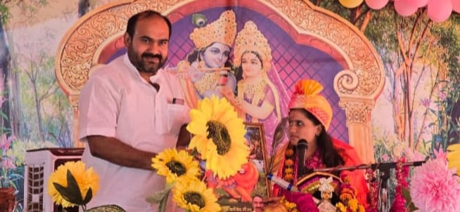 बसपा नेता डॉ. अविन शर्मा ने गढ़ी ख्याली में श्रीमद्भागवत कथा में की शिरकत, व्यास साध्वी प्रिया किशोरी का किया सम्मान