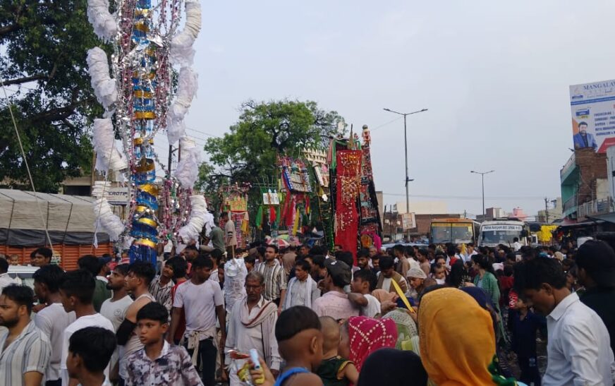 सासनी में मुहर्रम का जुलूस शांतिपूर्वक संपन्न, ताजियों को सुपुर्द-ए-खाक किया गया, जगह-जगह समाजसेवियों ने लगाए लंगर और पानी के कैंप