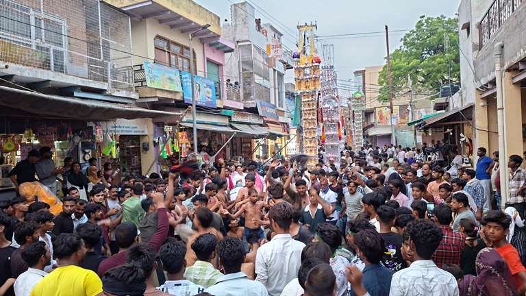 मुरसान में निकाला गया अलम ताजिया का जुलूस