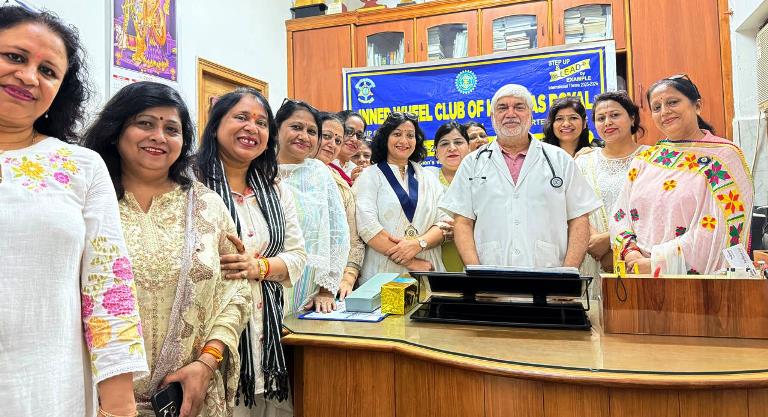 डॉक्टरों व चार्टर्ड अकाउंटेंट्स का इनरव्हील क्लब ऑफ हाथरस रॉयल ने किया सम्मान