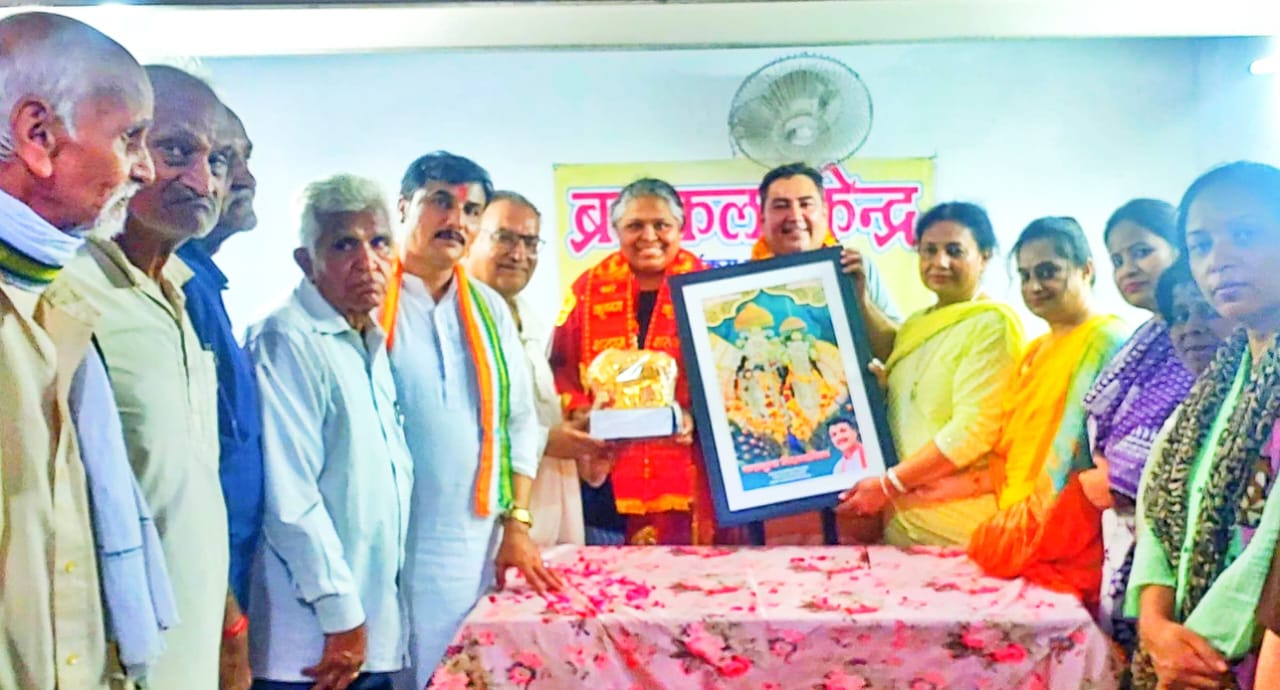 हाथरस में बृज कला केंद्र ने किया सम्मान समारोह एवं काव्य संध्या का आयोजन
