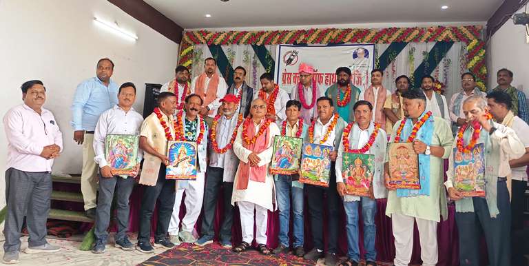 प्रेस क्लब ऑफ हाथरस की कार्यकारिणी का सम्मान, जिलेभर से जुटे पत्रकार, एकता का दिया संदेश