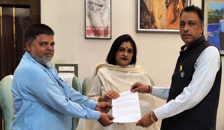 पालिकाध्यक्ष से रेवती मईया मेला स्थल पर साफ-सफाई और लाइट व्यवस्था सुधारने की मांग