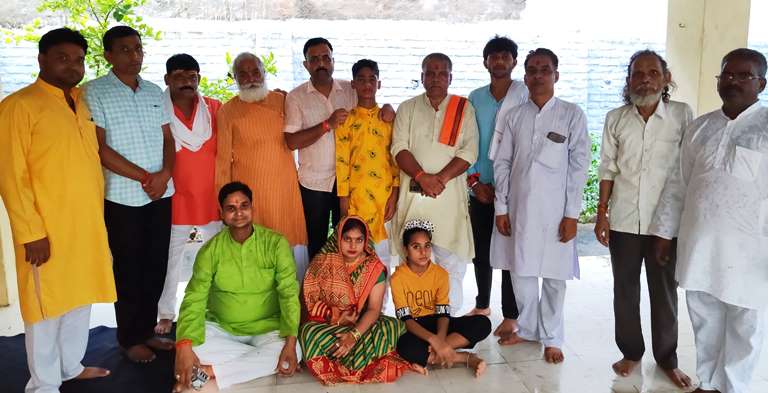 सिकंदराराऊ में विश्व हिन्दू परिषद द्वारा सावन के पहले सोमवार को रुद्राभिषेक का भव्य आयोजन, शिवमय हुआ वातावरण