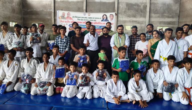 हाथरस में जूडो की ज़िला स्तरीय जूनियर प्रतियोगिता संपन्न, 70 खिलाड़ियों ने दिखाया दमखम, 10 भार वर्गों में हुए मुकाबले