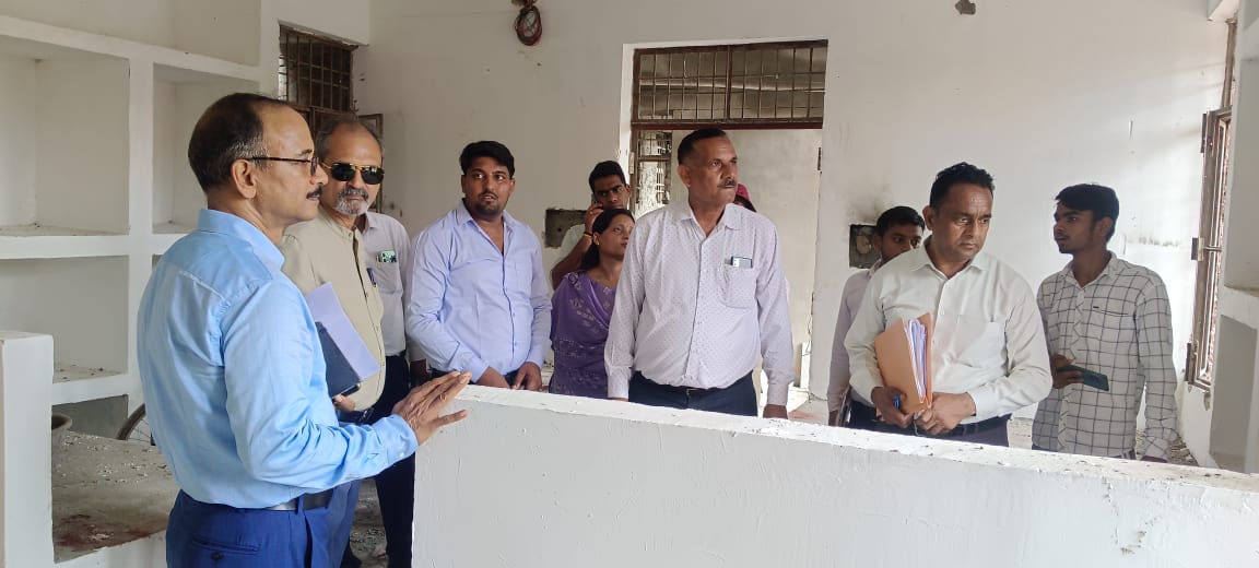 सीडीओ ने किया विकास कार्यों का औचक निरीक्षण, मिली कई खामियां, लापरवाही पर सीडीओ सख्त, अनुपस्थित कर्मियों का वेतन रोका