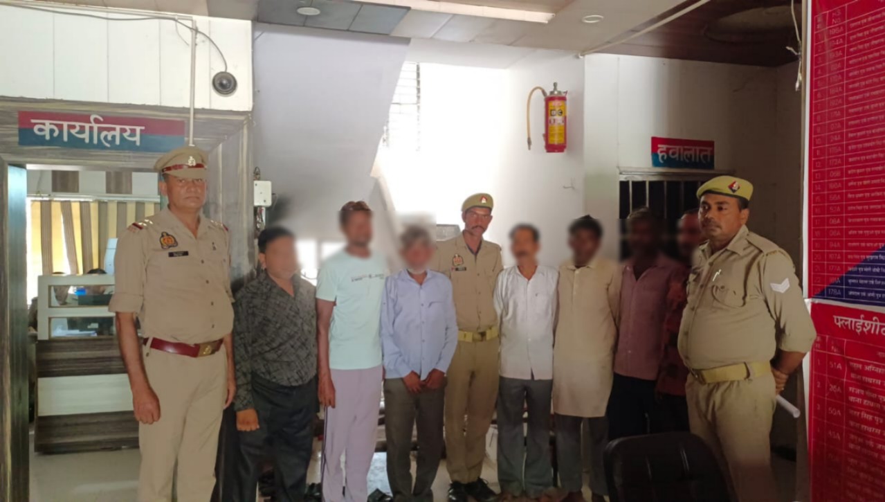 हाथरस पुलिस का विशेष अभियान, एक ही रात में 12 वारंटी अभियुक्त गिरफ्तार, कई पुराने वांछित पुलिस के चढ़े हत्थे