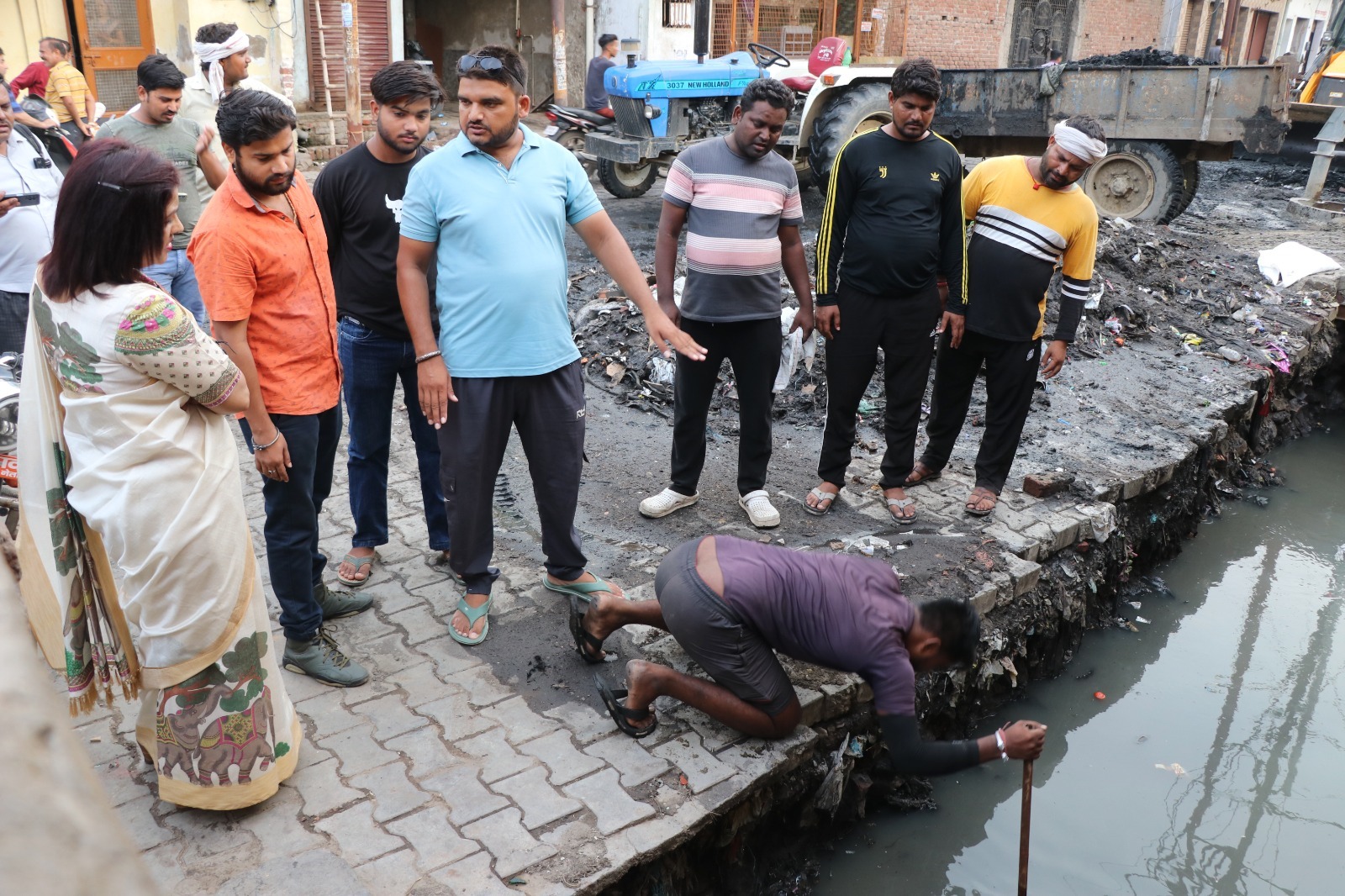 बरसात के मौसम में नगरवासियों को मिलेगी जलभराव की समस्या से निजात, नगर पालिका का सफाई अभियान तेज़, अध्यक्ष श्वेता चौधरी ने किया औचक निरीक्षण