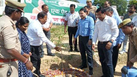 जिलाधिकारी ने धनौली रसीदपुर में जल जीवन मिशन एवं ग्राम वन निर्माण कार्यों का किया निरीक्षण, जल आपूर्ति कार्यों में शिथिलता पर जताई नाराजगी, कार्यों को शीघ्र पूर्ण करने के दिए निर्देश