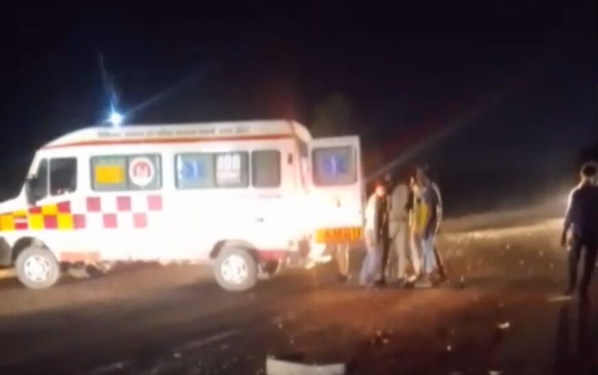 कैलोरा चौराहे पर मैक्स और दो कारों की टक्कर, कई घायल
