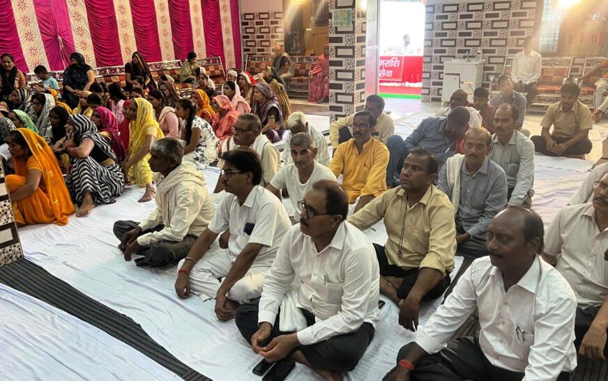 सिकंदराराऊ: दिव्य ज्योति जाग्रति संस्थान द्वारा गुरु पूर्णिमा महोत्सव का भव्य आयोजन, गूंजे भक्ति के स्वर