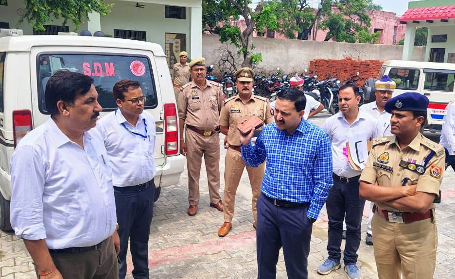हाथरस में शांतिपूर्ण संपन्न हुई आरओ/एआरओ-2023 परीक्षा, सुरक्षा व्यवस्था रही चाक-चौबंद जिले में बनाए गए 29 परीक्षा केंद्रों पर 12,336 में से 4,955 परीक्षार्थी हुए शामिल, डीएम-एसपी ने किया निरीक्षण