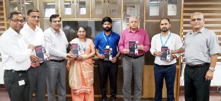मंगलायतन विश्वविद्यालय में रेगुलेटरी अफेयर्स पुस्तक का विमोचन