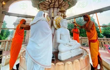 मंगलायतन विश्वविद्यालय में मनाया जा रहा दशलक्षण महापर्व