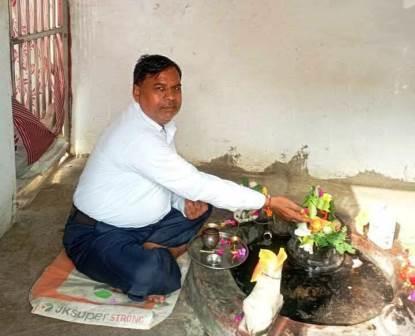 हसायन : श्रावण मास के अंतिम सोमवार पर शिवालयों में गूंजे बम भोले के जयकारे, गंगाजल से हुआ जलाभिषेक