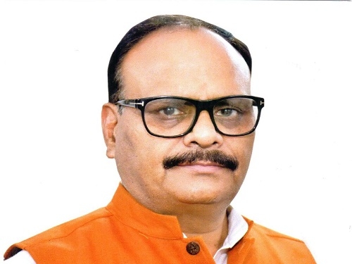 बिना सूचना गैरहाज़िर सात डॉक्टर बर्खास्त, तीन पर विभागीय कार्रवाई के निर्देश, हाथरस के पैथोलॉजिस्ट डॉ. मोहम्मद राफे पर भी गिरी गाज, डिप्टी CM ने की कार्रवाई