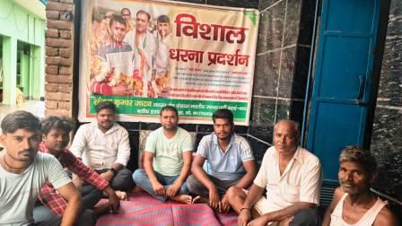 हसायन : दलित दिव्यांग जनप्रतिनिधि का 14 दिन से धरना-प्रदर्शन जारी, भ्रष्टाचार और अनदेखी के आरोप