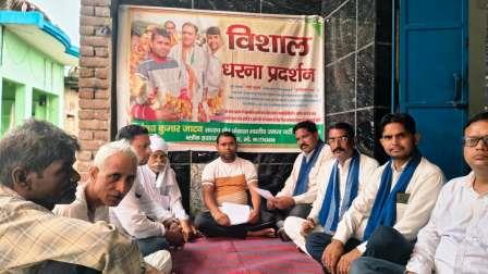 बसई बाबस में दलित दिव्यांग बीडीसी सदस्य का धरना जारी, आजाद समाज पार्टी और भीम आर्मी ने किया समर्थन