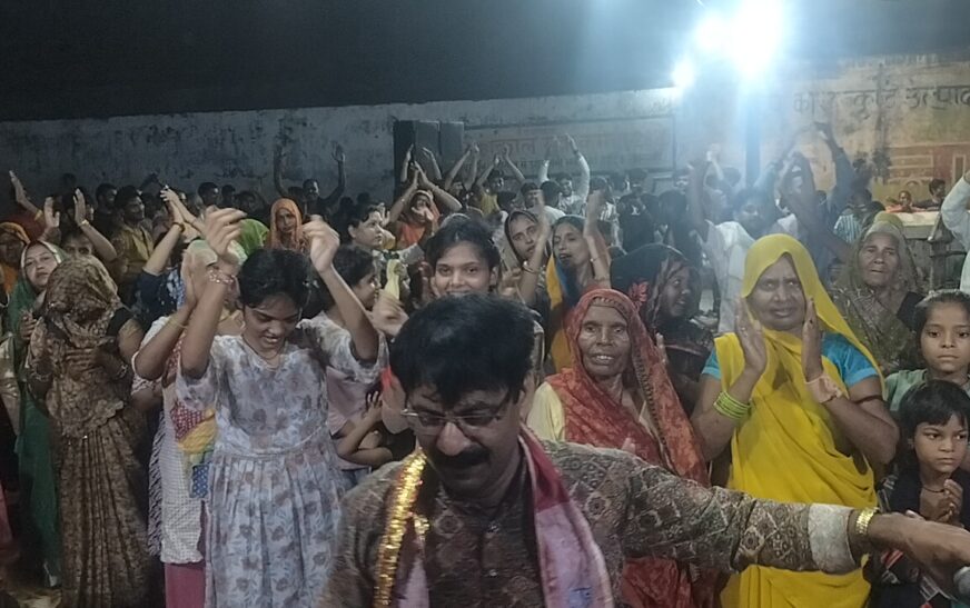 हसायन में प्राचीन दाऊजी मंदिर पर बल्देव छठ पूजा का भव्य आयोजन