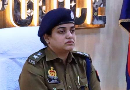 कासगंज में तीन लाख रुपये की रिश्वत मांगने के आरोप में चार पुलिसकर्मी सस्पेंड, मुकदमा हुआ दर्ज, एसपी की सख्त कार्रवाई से हड़कंप