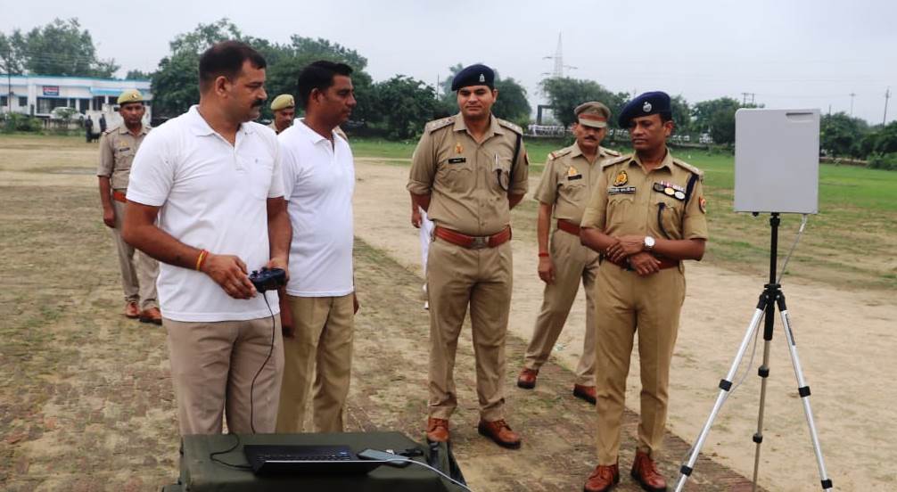 एसपी ने पुलिस लाइन में शुक्रवार परेड का किया निरीक्षण, रिक्रूट आरक्षियों को दिए अनुशासन और दक्षता के दिशा-निर्देश