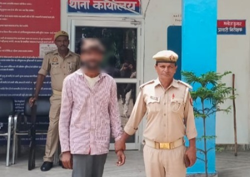 25 क्वार्टर अवैध देशी शराब के साथ एक अभियुक्त गिरफ्तार