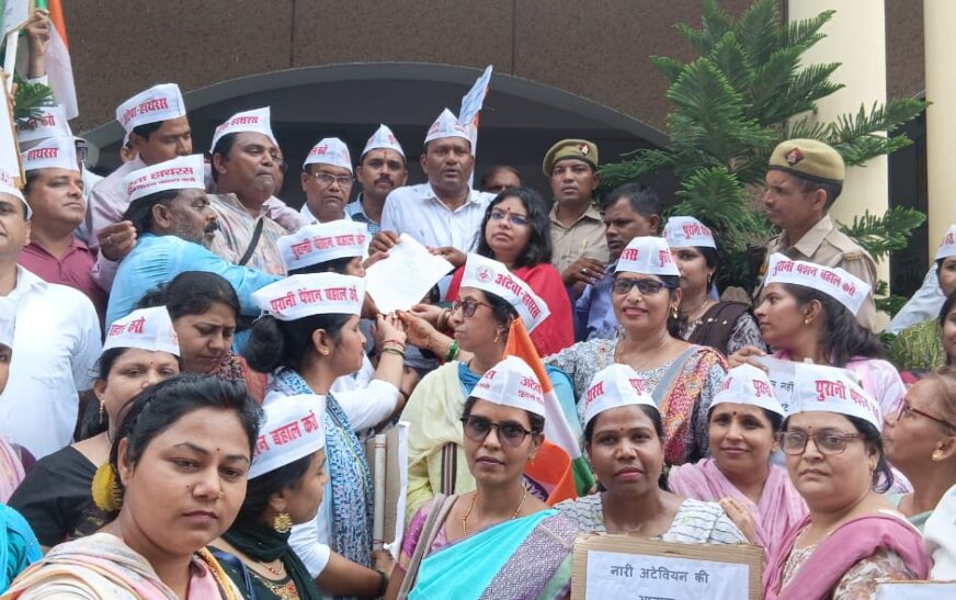 पुरानी पेंशन की बहाली को लेकर अटेवा ने निकाली बाइक रैली, सैकड़ों कर्मचारियों ने कलैक्ट्रेट में भरी हुंकार, सौंपा ज्ञापन