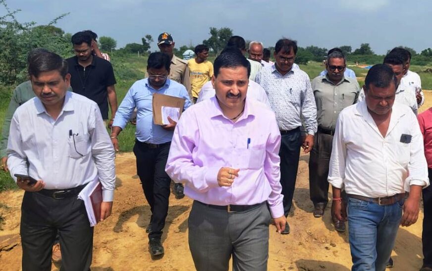 डीएम ने किया विद्यालय और जल जीवन मिशन कार्यों का निरीक्षण, गुणवत्तापूर्ण शिक्षा और जलापूर्ति कार्यों को लेकर दिए सख्त निर्देश