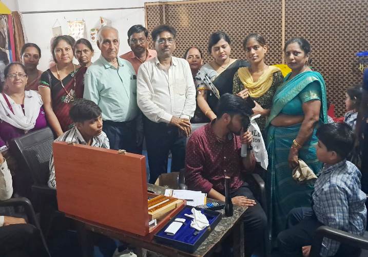 हाथरस में 643 लोगों का हुआ नेत्र परीक्षण, 17 मोतियाबिंद ऑपरेशन के लिए चयनित