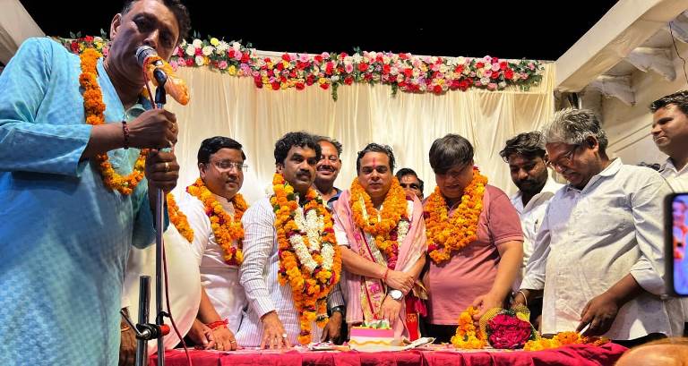 रेवती मइया मेले में रसिया दंगल ने जमाया रंग, रात्रि तक गूंजते रहे रसिया के स्वर, भारी संख्या में जुटे रसिया प्रेमी