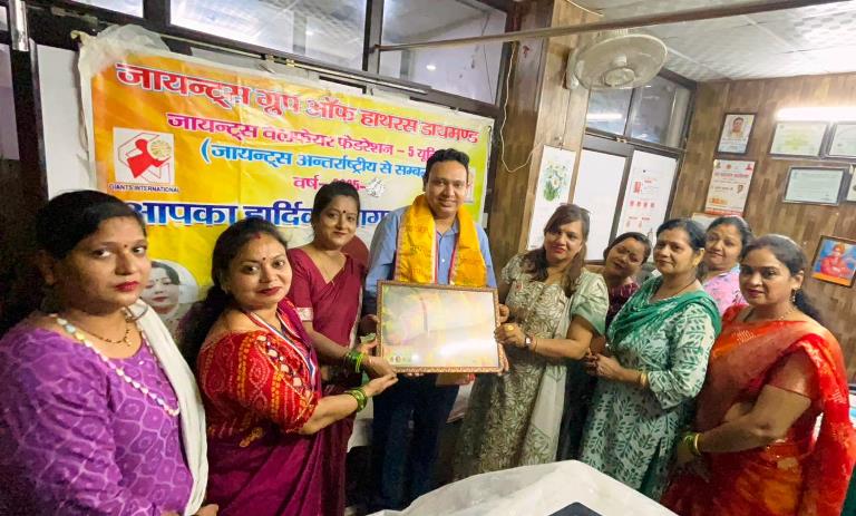 जायंट्स ग्रुप ऑफ हाथरस डायमंड ने किया चिकित्सा जागरूकता कार्यक्रम का आयोजन, डॉ भरत यादव सम्मानित