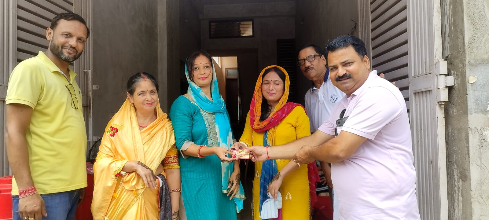नेकी की दुकान द्वारा आयोजित मेहंदी शिविर का हुआ समापन, 155 बहनों के हाथों पर सजी मेहंदी