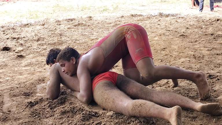 मंडल कुश्ती प्रतियोगिता में अलीगढ़ का दबदबा, हाथरस ने भी मारी बाजी, चार जिलों के पहलवानों ने दिखाया दम, हाथरस ने भी झटके कई मेडल