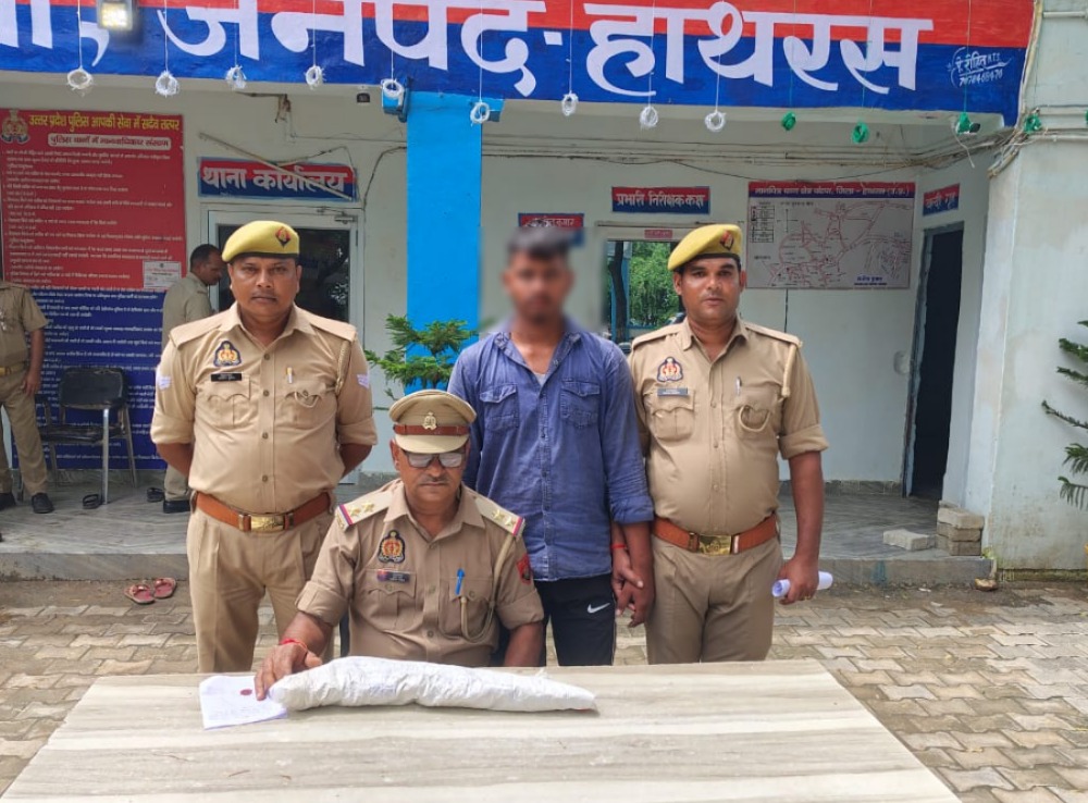 थाना चंदपा पुलिस ने अवैध हथियार के साथ युवक दबोचा