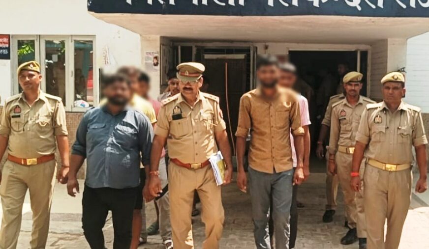 सिकंदराराऊ पुलिस की बड़ी कार्रवाई, मारपीट व पथराव करने वाले 12 आरोपी गिरफ्तार, दो पक्षों में हुई थी मारपीट