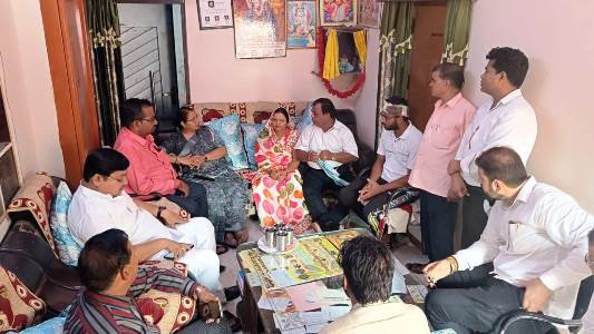 भाजपा नेता के पुत्र पर हमले के बाद विधायक अंजुला माहौर ने घर पहुँचकर जाना हालचाल