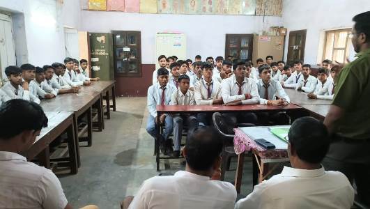 छात्र-छात्राओं को सुझाए रोजगार के अवसर, सादाबाद इंटर कॉलेज में कैरियर काउंसिलिंग कार्यक्रम का आयोजन