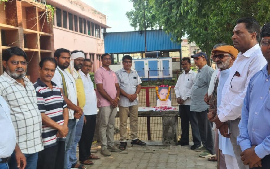 हाथरस में सद्भावना दिवस पर कांग्रेस ने दी पूर्व प्रधानमंत्री राजीव गांधी को श्रद्धांजलि
