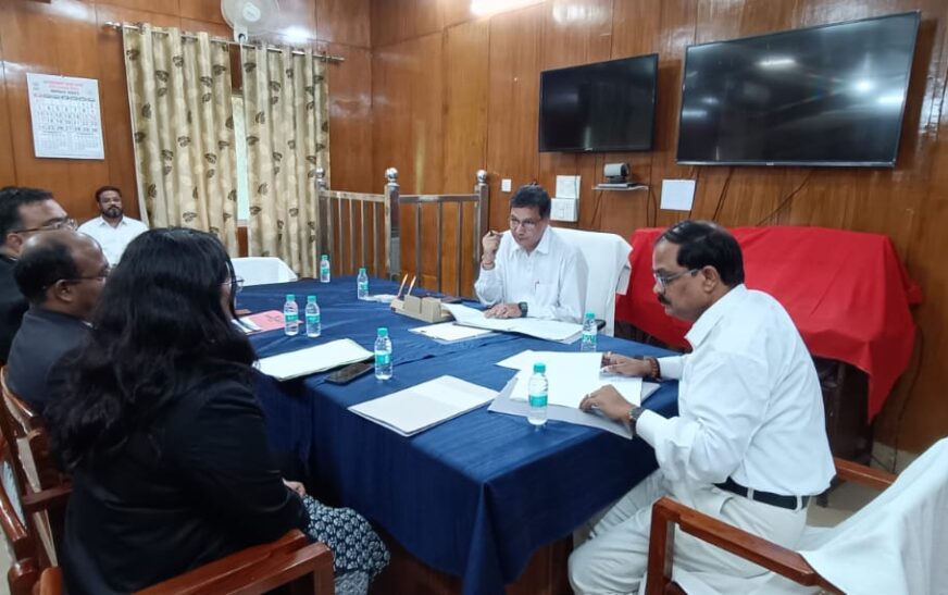 राष्ट्रीय लोक अदालत में अधिक से अधिक निस्तारण हेतु जनपद न्यायाधीश की अध्यक्षता में बैठक आयोजित