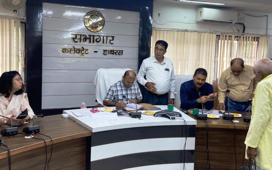 हाथरस में जिला सैनिक बंधु की बैठक सम्पन्न, पूर्व सैनिकों व आश्रितों की समस्याओं का हुआ निस्तारण