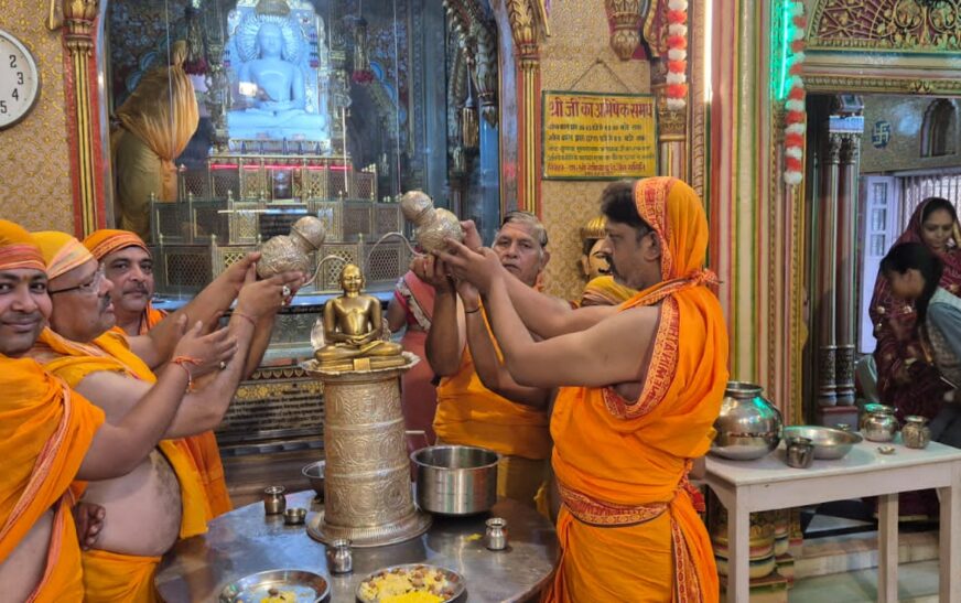 हाथरस में जैन समाज का दसलक्षण महापर्व हुआ प्रारंभ, अभिषेक, शांति धारा, पूजन और आरती के कार्यक्रमों में उमड़ी श्रद्धालुओं की भीड़